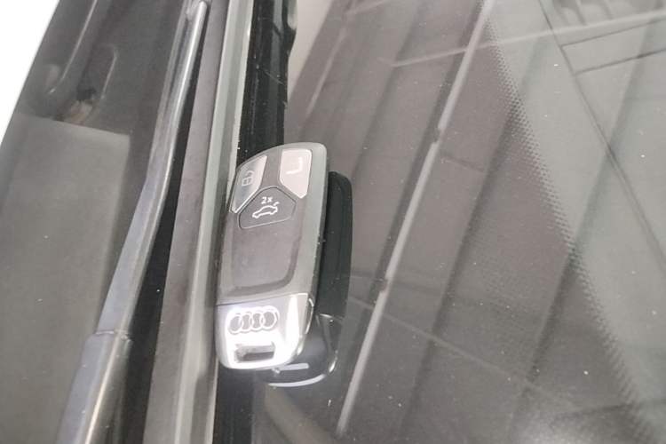 Used Audi A4L 2022 40 TFSI Stylish and Elegant Edition Vehicle Key