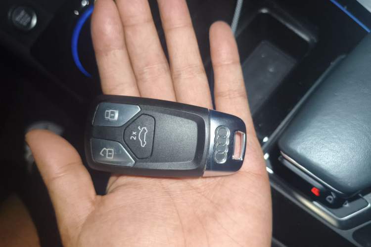 Used Audi A4L 2022 40 TFSI Luxury Dynamic Model Vehicle Key