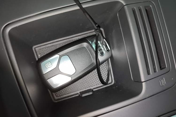 Used Audi A4L 2022 40 TFSI Luxury Dynamic Model Vehicle Key