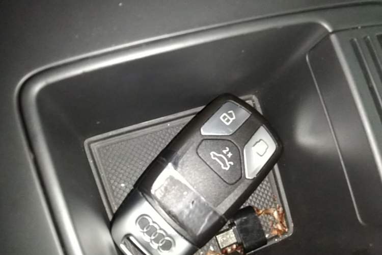 Used Audi A4L 2022 40 TFSI Luxury Dynamic Model Vehicle Key