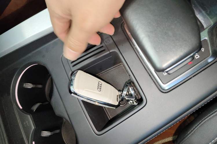 Used Audi A4L 2022 40 TFSI Luxury Dynamic Model Vehicle Key