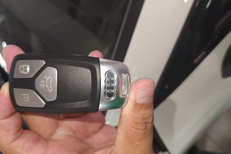 Used Audi A4L 2022 40 TFSI Luxury Dynamic Model Vehicle Key