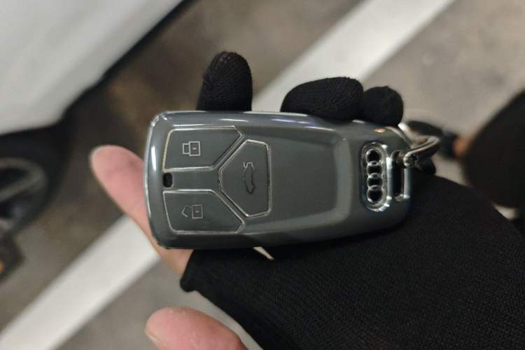 Used Audi A4L 2022 40 TFSI Luxury Dynamic Model Vehicle Key