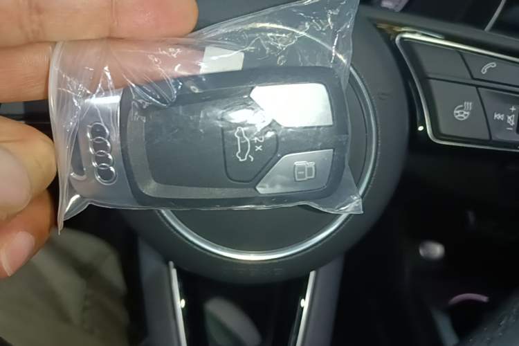 Used Audi A4L 2022 40 TFSI Stylish and Elegant Edition Vehicle Key