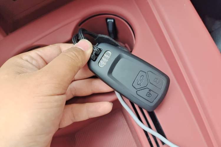 Used Audi A4L 2022 40 TFSI Fashion Dynamic Model Vehicle Key