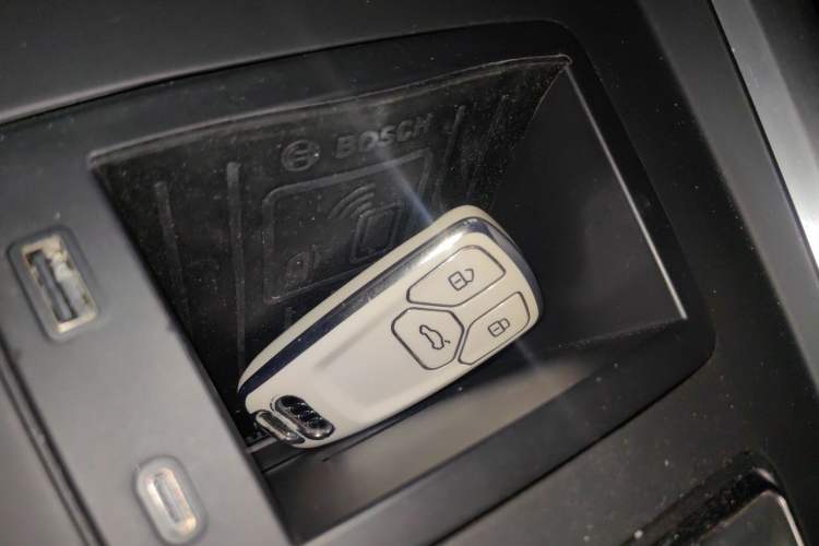 Used Audi A4L 2022 40 TFSI Luxury Dynamic Model Vehicle Key