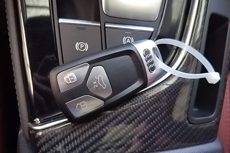 Used Audi A4L 2022 40 TFSI Luxury Dynamic Model Vehicle Key