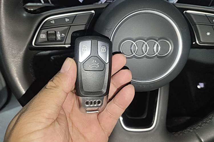 Used Audi A4L 2022 40 TFSI Fashion Dynamic Model Vehicle Key