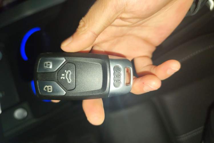 Used Audi A4L 2022 40 TFSI Luxury Dynamic Model Vehicle Key