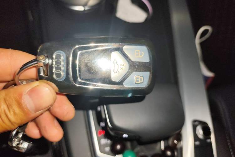 Used Audi A4L 2022 40 TFSI Luxury Dynamic Model Vehicle Key