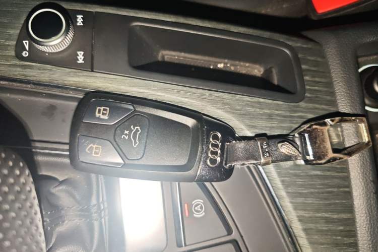 Used Audi A4L 2022 40 TFSI Luxury Prestige Edition Vehicle Key