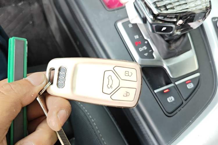 Used Audi A4L 2022 40 TFSI Luxury Dynamic Model Vehicle Key
