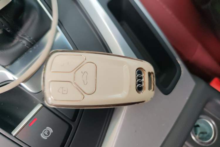 Used Audi A4L 2022 40 TFSI Luxury Dynamic Model Vehicle Key