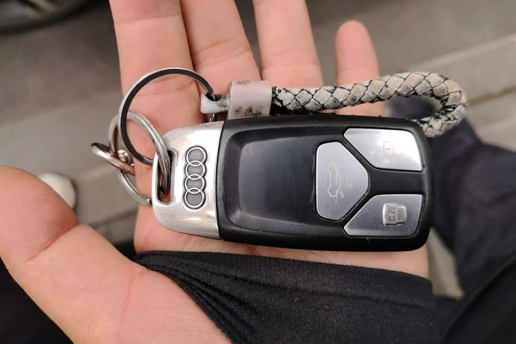 Used Audi A4L 2022 40 TFSI Luxury Dynamic Model Vehicle Key