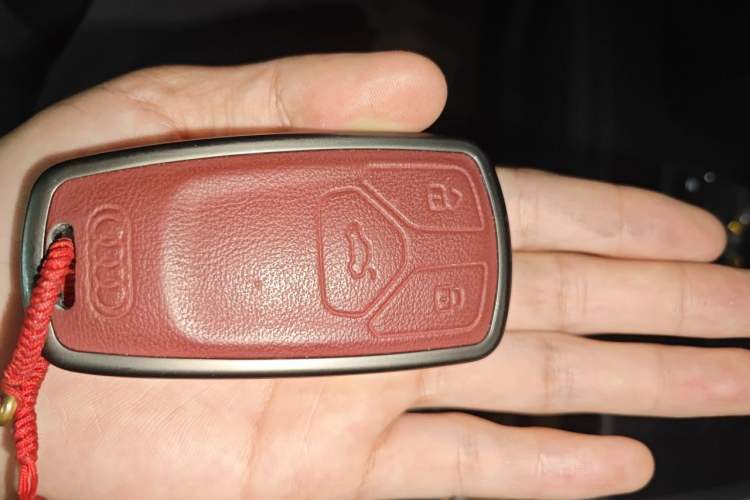 Used Audi A4L 2022 40 TFSI Luxury Dynamic Model Vehicle Key