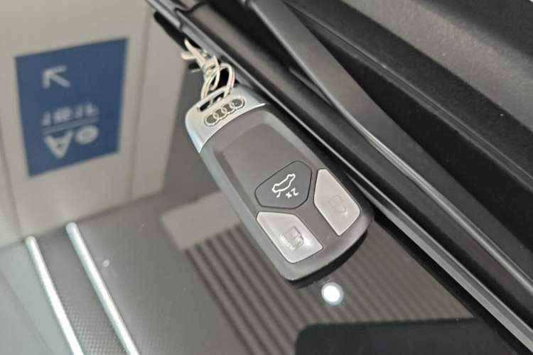 Used Audi A4L 2022 40 TFSI Fashion Dynamic Model Vehicle Key