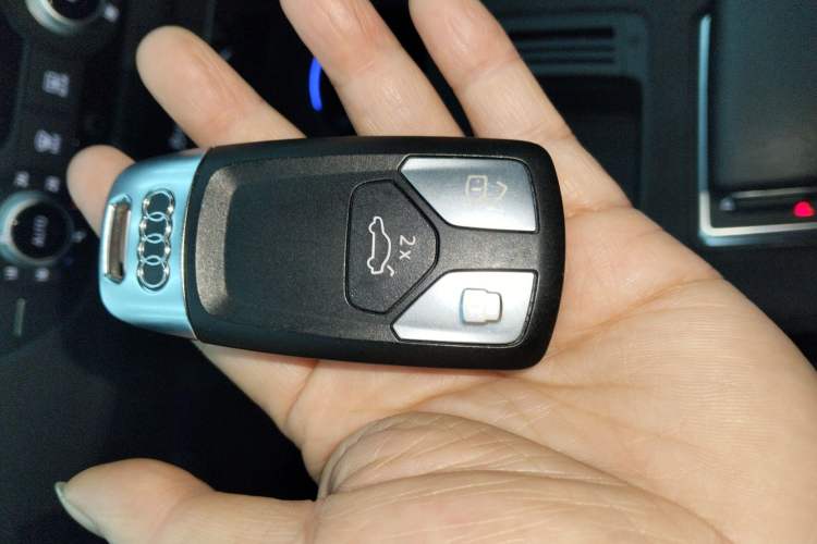 Used Audi A4L 2022 40 TFSI Fashion Dynamic Model Vehicle Key