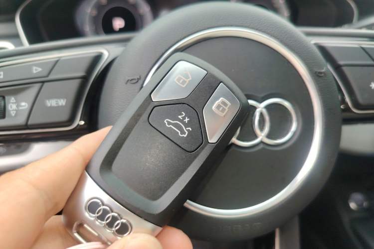 Used Audi A4L 2022 40 TFSI Fashion Dynamic Model Vehicle Key