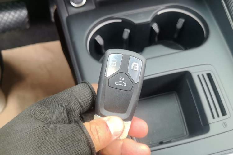 Used Audi A4L 2022 40 TFSI Stylish and Elegant Edition Vehicle Key