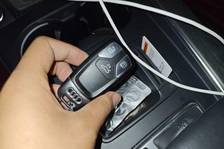 Used Audi A4L 2022 40 TFSI Stylish and Elegant Edition Vehicle Key