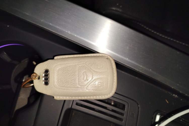 Used Audi A4L 2022 40 TFSI Luxury Dynamic Model Vehicle Key