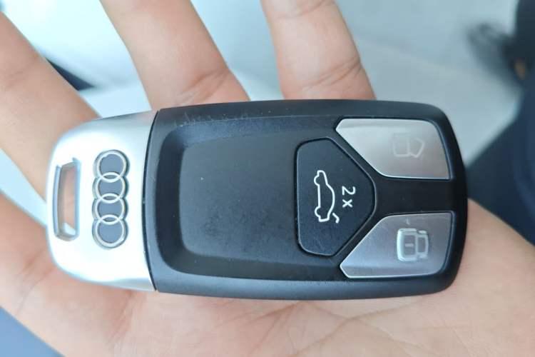 Used Audi A4L 2022 40 TFSI Luxury Dynamic Model Vehicle Key