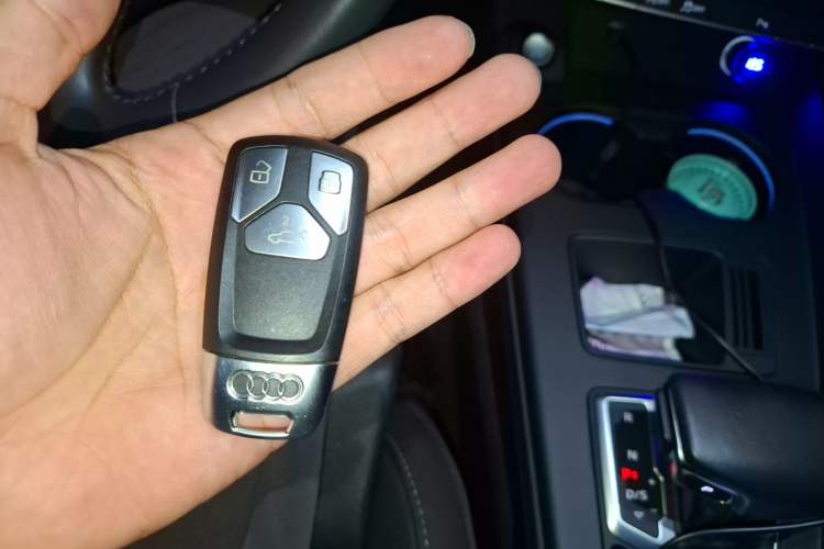 Used Audi A4L 2022 40 TFSI Luxury Dynamic Model Vehicle Key