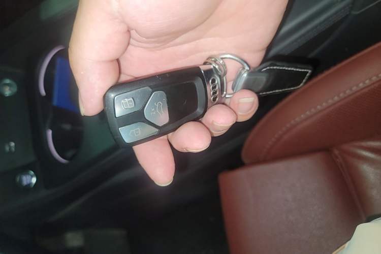 Used Audi A4L 2022 40 TFSI Luxury Dynamic Model Vehicle Key