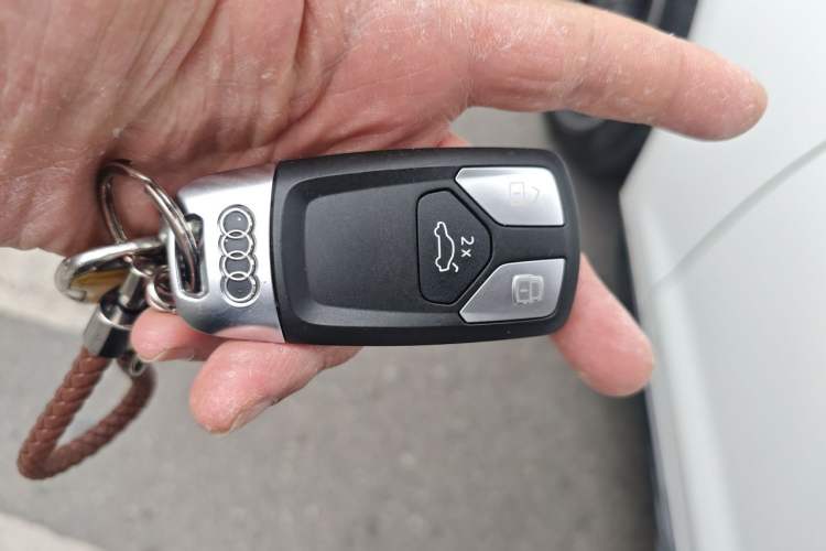 Used Audi A4L 2022 40 TFSI Luxury Dynamic Model Vehicle Key