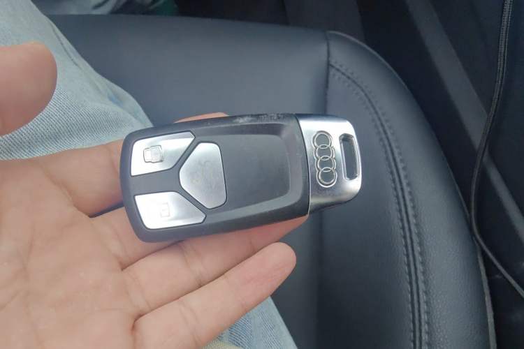 Used Audi A4L 2022 40 TFSI Luxury Prestige Edition Vehicle Key