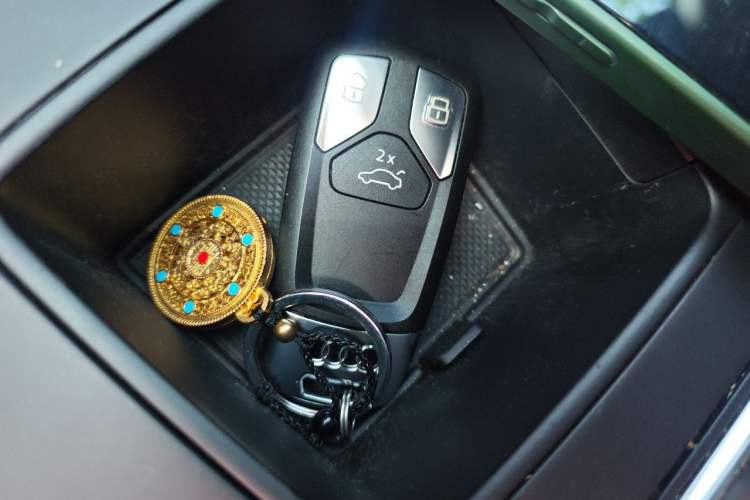 Used Audi A4L 2022 40 TFSI Luxury Dynamic Model Vehicle Key
