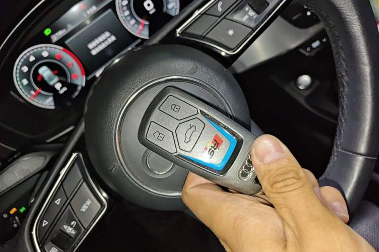 Used Audi A4L 2022 40 TFSI Fashion Dynamic Model Vehicle Key