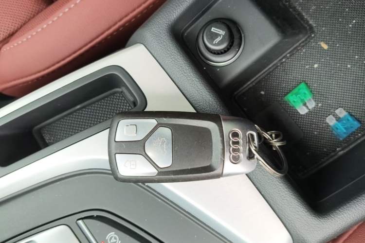 Used Audi A4L 2022 40 TFSI Luxury Dynamic Model Vehicle Key