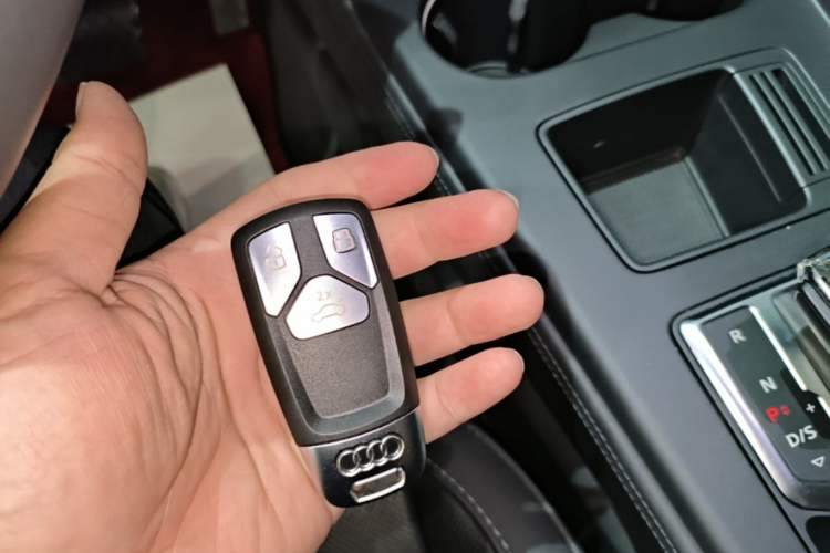 Used Audi A4L 2022 40 TFSI Luxury Dynamic Model Vehicle Key