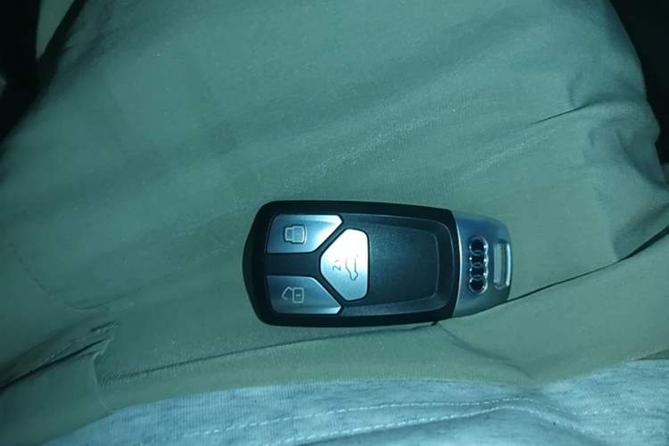Used Audi A4L 2022 40 TFSI Luxury Dynamic Model Vehicle Key