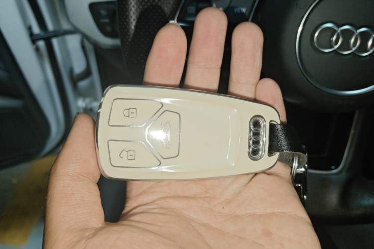 Used Audi A4L 2022 40 TFSI Fashion Dynamic Model Vehicle Key