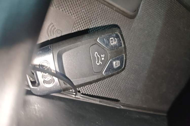 Used Audi A4L 2022 40 TFSI Fashion Dynamic Model Vehicle Key