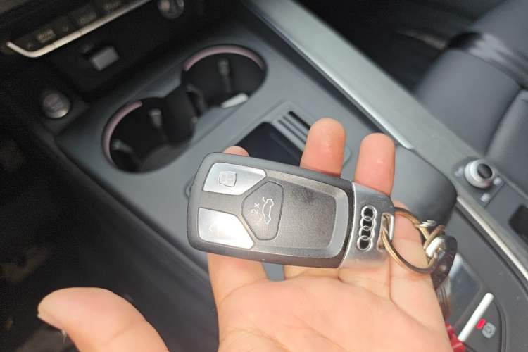 Used Audi A4L 2022 40 TFSI Stylish and Elegant Edition Vehicle Key