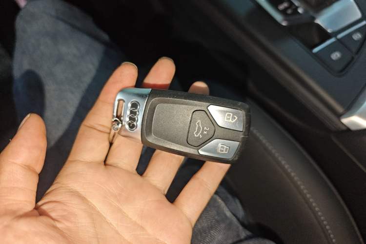 Used Audi A4L 2022 40 TFSI Luxury Dynamic Model Vehicle Key