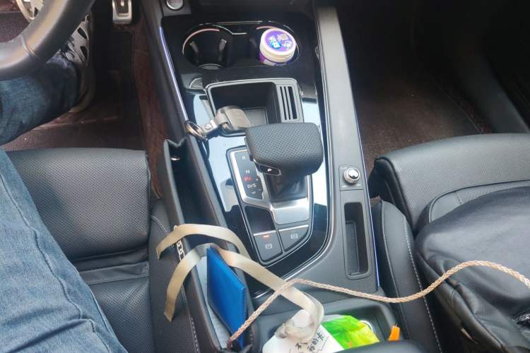 Used Audi A4L 2023 40 TFSI Luxury Dynamic Model Gear Lever