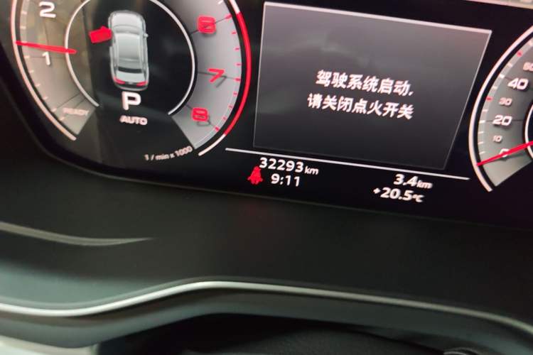 Used Audi A4L 2023 40 TFSI Fashion Dynamic Model Odometer Close Up