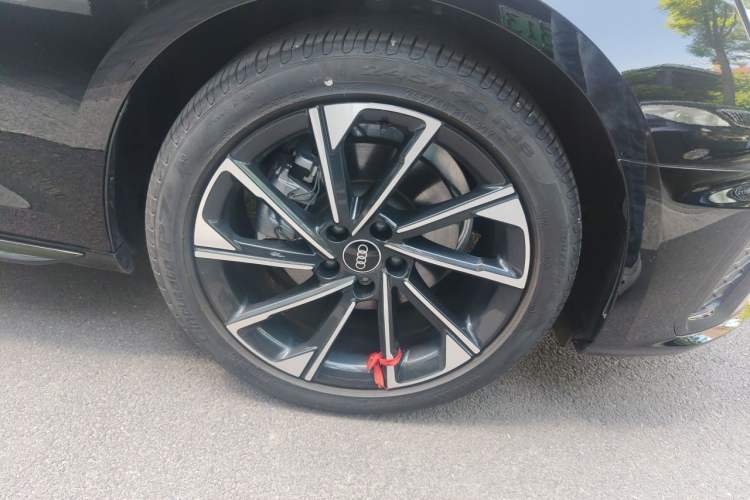 Used Audi A4L 2023 40 TFSI Luxury Dynamic Model Right Front Wheel Hub