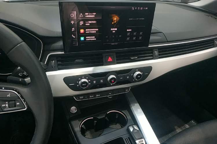Used Audi A4L 2023 40 TFSI Fashion Dynamic Model Audio And AC Panel