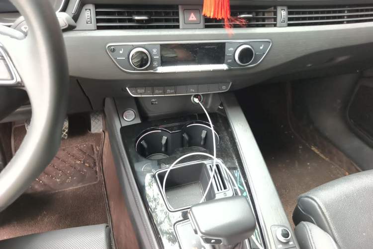 Used Audi A4L 2023 40 TFSI Luxury Dynamic Model Audio And AC Panel