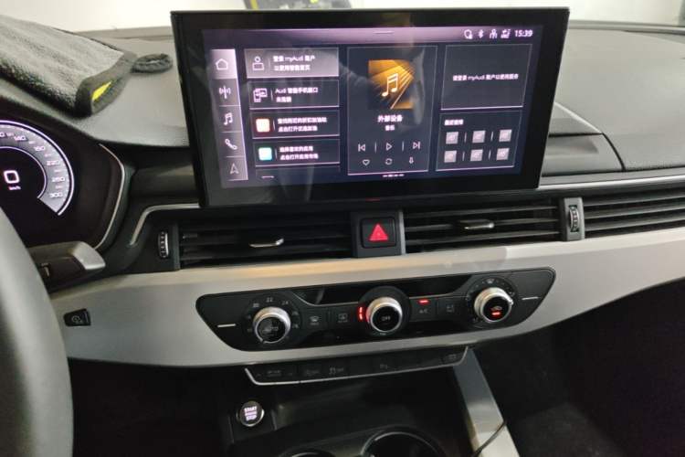 Used Audi A4L 2023 40 TFSI Fashion Dynamic Model Audio And AC Panel