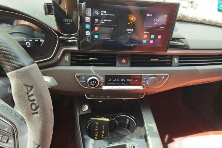 Used Audi A4L 2023 40 TFSI Luxury Dynamic Model Audio And AC Panel