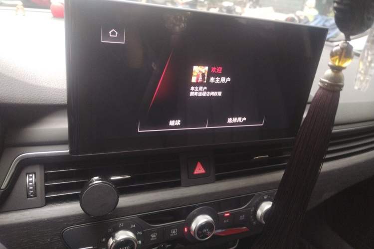 Used Audi A4L 2023 40 TFSI Fashionable and Elegant Version Audio And AC Panel