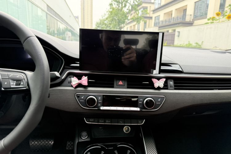 Used Audi A4L 2023 40 TFSI Luxury Dynamic Model Audio And AC Panel