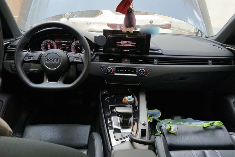 Used Audi A4L 2023 40 TFSI Luxury Dynamic Model Center Console