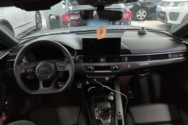 Used Audi A4L 2023 40 TFSI quattro Luxury Dynamic Edition Center Console